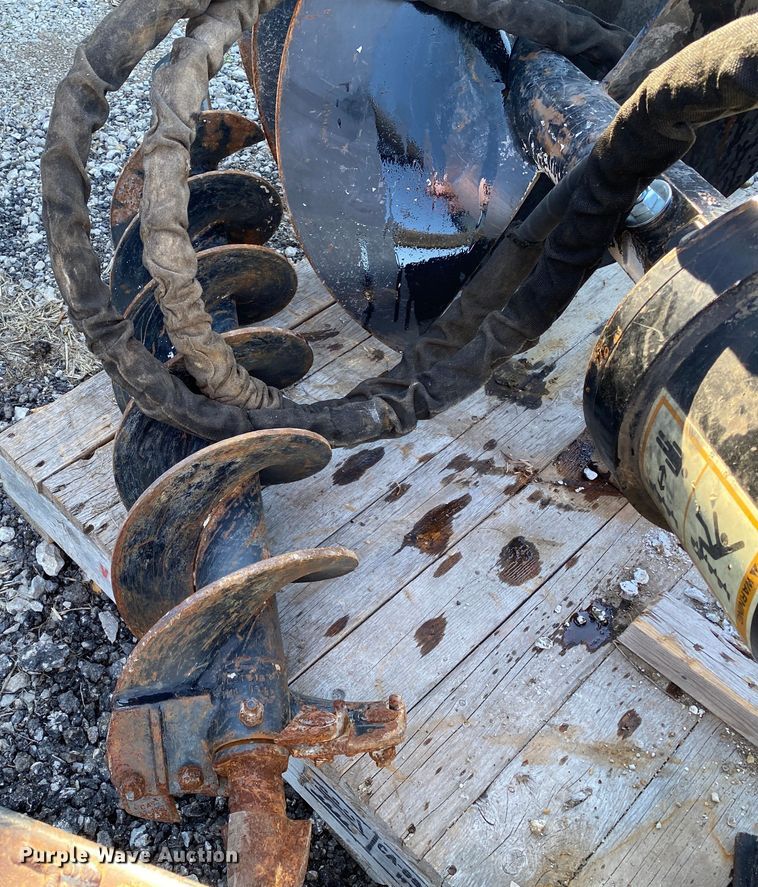 image for item JW9173 Caterpillar  skid steer auger