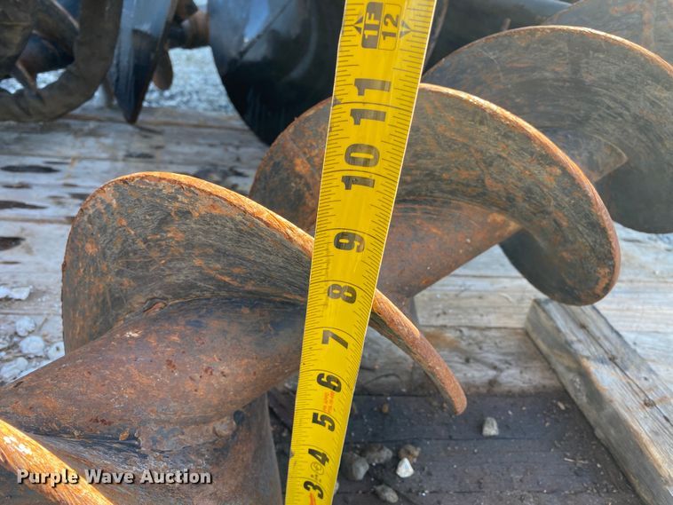 image for item JW9173 Caterpillar  skid steer auger