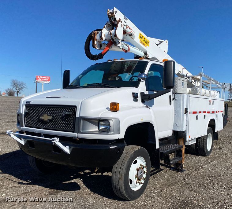 image for item JW9174 2008 Chevrolet C5500  bucket truck
