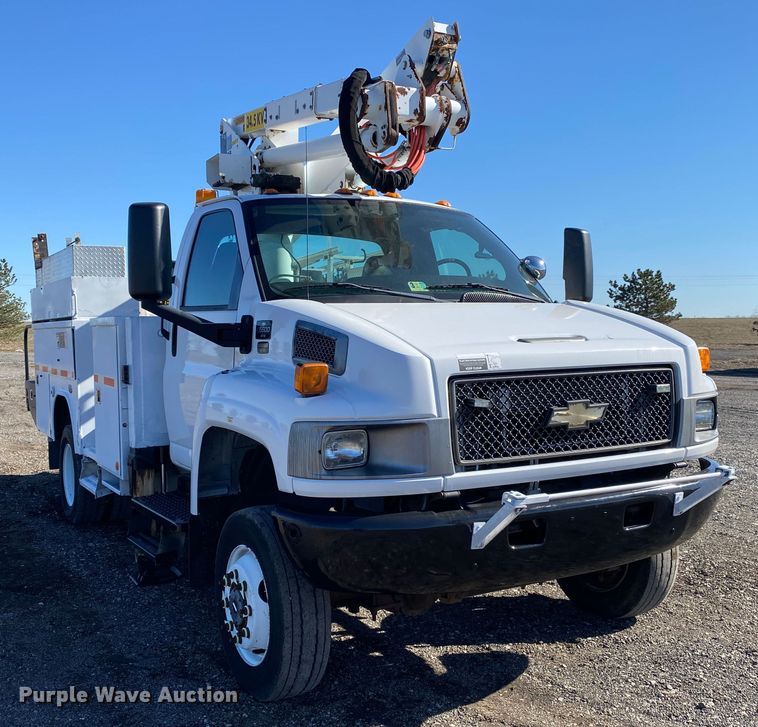 image for item JW9174 2008 Chevrolet C5500  bucket truck
