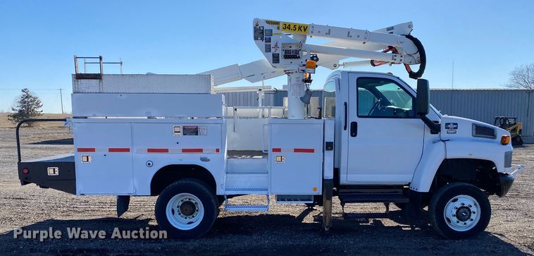 image for item JW9174 2008 Chevrolet C5500  bucket truck