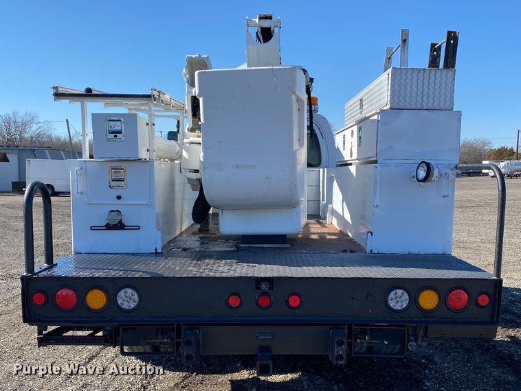 image for item JW9174 2008 Chevrolet C5500  bucket truck