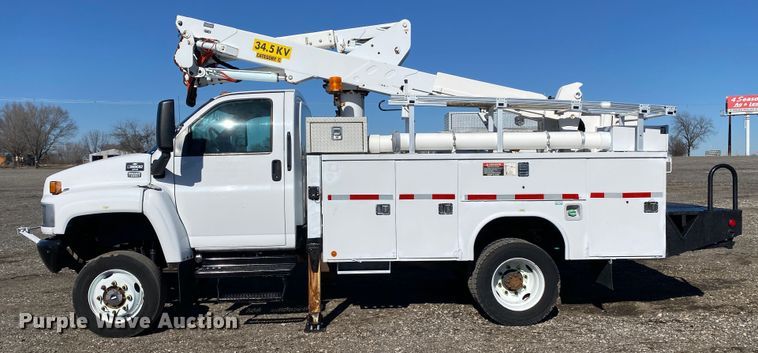 image for item JW9174 2008 Chevrolet C5500  bucket truck