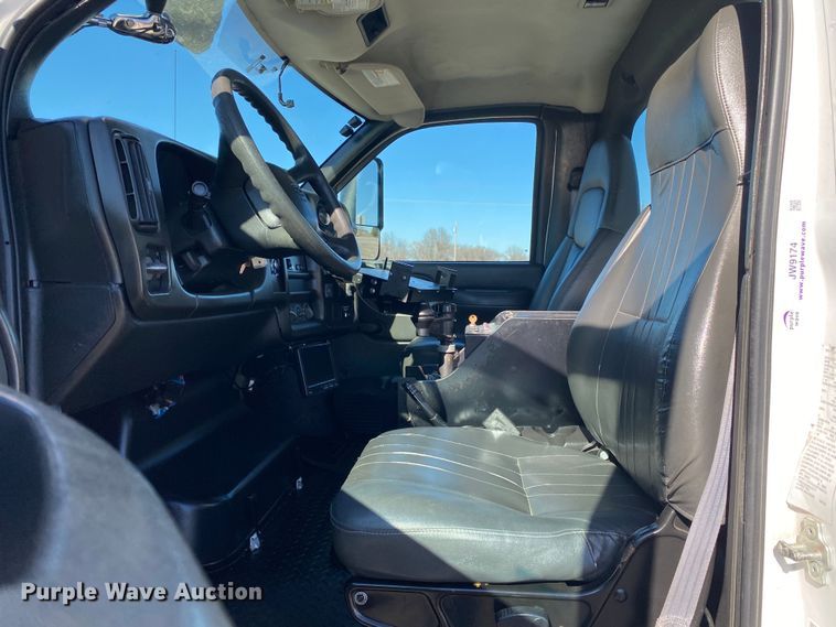 image for item JW9174 2008 Chevrolet C5500  bucket truck