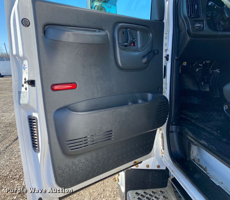 image for item JW9174 2008 Chevrolet C5500  bucket truck