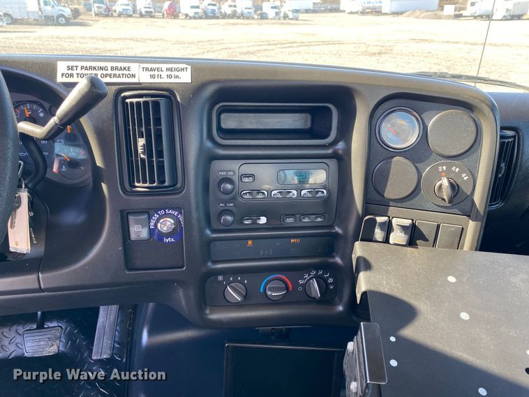 image for item JW9174 2008 Chevrolet C5500  bucket truck