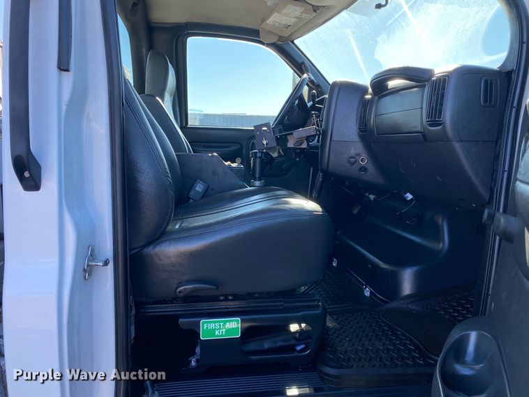 image for item JW9174 2008 Chevrolet C5500  bucket truck