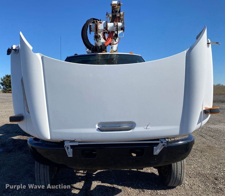 image for item JW9174 2008 Chevrolet C5500  bucket truck