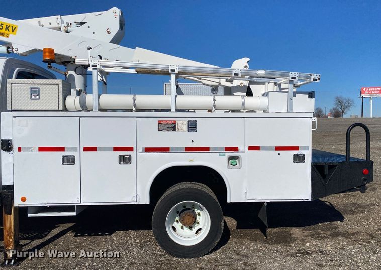 image for item JW9174 2008 Chevrolet C5500  bucket truck