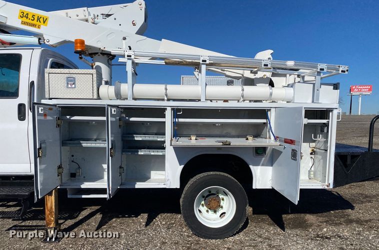 image for item JW9174 2008 Chevrolet C5500  bucket truck