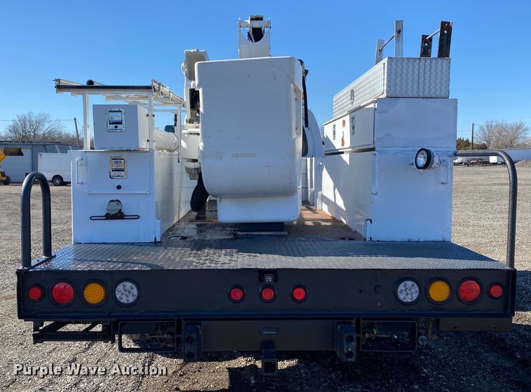 image for item JW9174 2008 Chevrolet C5500  bucket truck