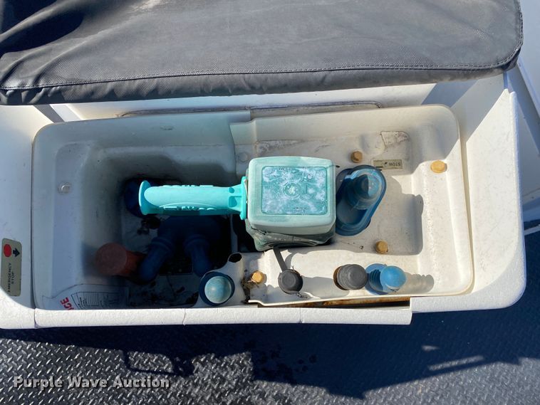 image for item JW9174 2008 Chevrolet C5500  bucket truck