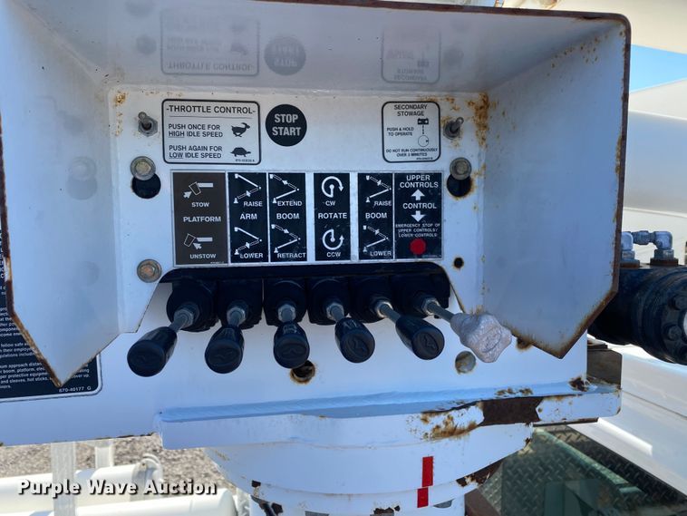 image for item JW9174 2008 Chevrolet C5500  bucket truck