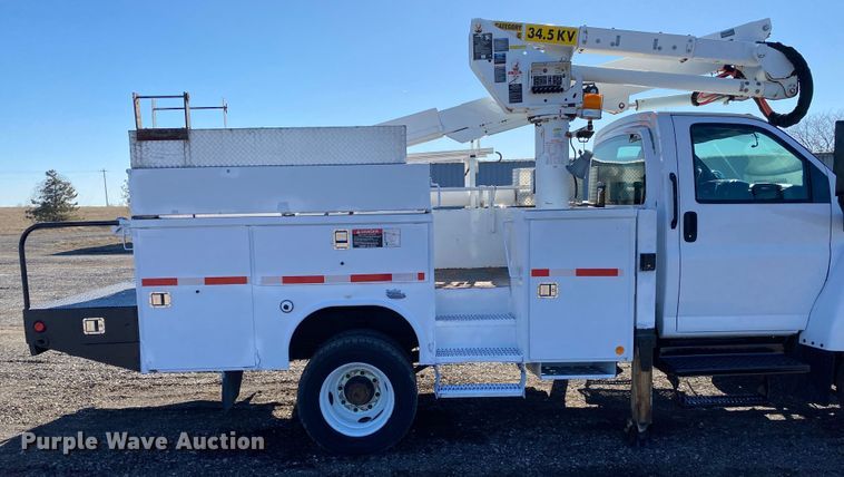 image for item JW9174 2008 Chevrolet C5500  bucket truck