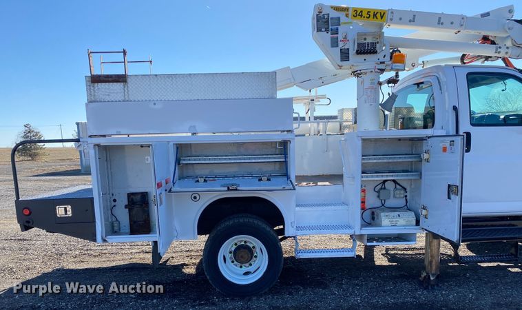 image for item JW9174 2008 Chevrolet C5500  bucket truck