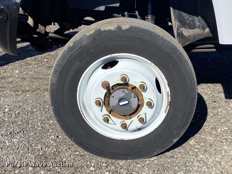 image for item JW9174 2008 Chevrolet C5500  bucket truck