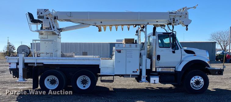 image for item JW9176 2009 International SX525  digger derrick truck