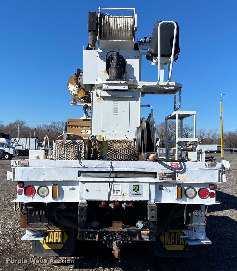 image for item JW9176 2009 International SX525  digger derrick truck