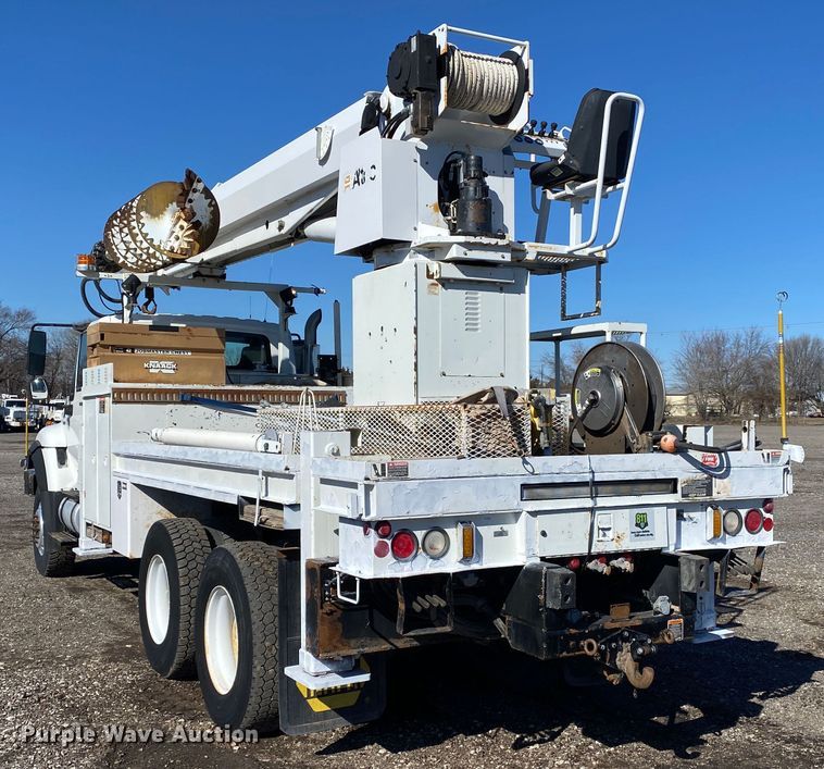 image for item JW9176 2009 International SX525  digger derrick truck