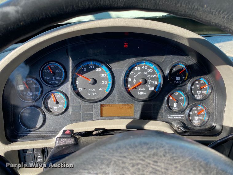 image for item JW9176 2009 International SX525  digger derrick truck