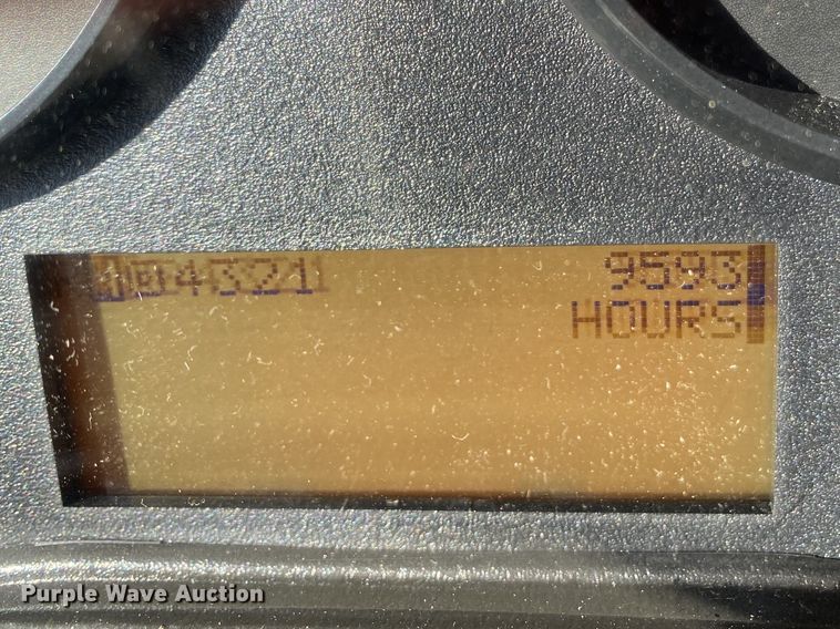 image for item JW9176 2009 International SX525  digger derrick truck