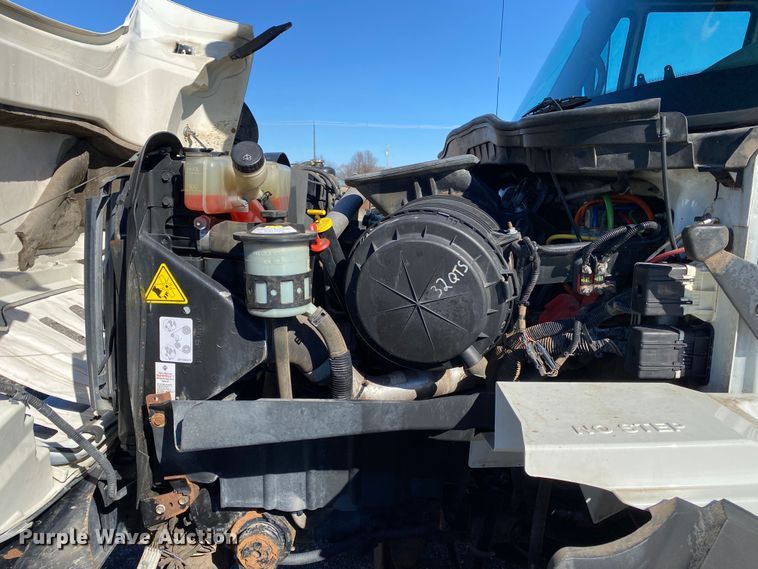 image for item JW9176 2009 International SX525  digger derrick truck