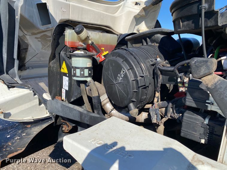 image for item JW9176 2009 International SX525  digger derrick truck