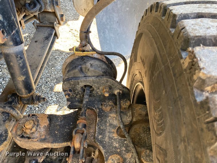 image for item JW9176 2009 International SX525  digger derrick truck