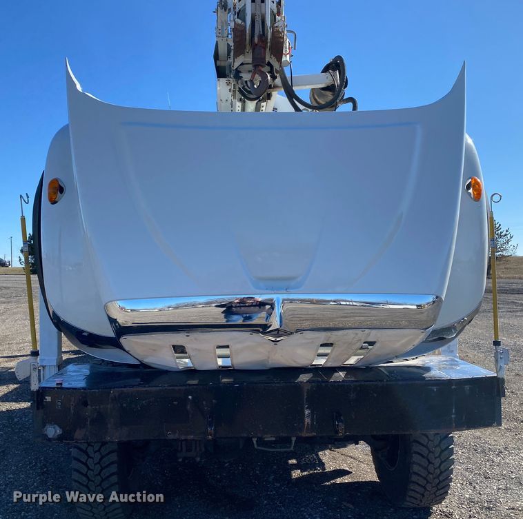 image for item JW9176 2009 International SX525  digger derrick truck