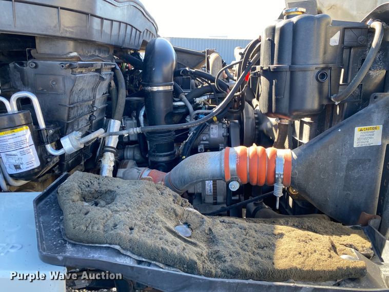 image for item JW9176 2009 International SX525  digger derrick truck