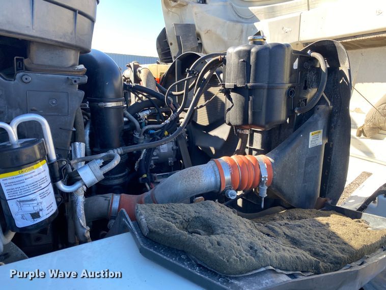 image for item JW9176 2009 International SX525  digger derrick truck