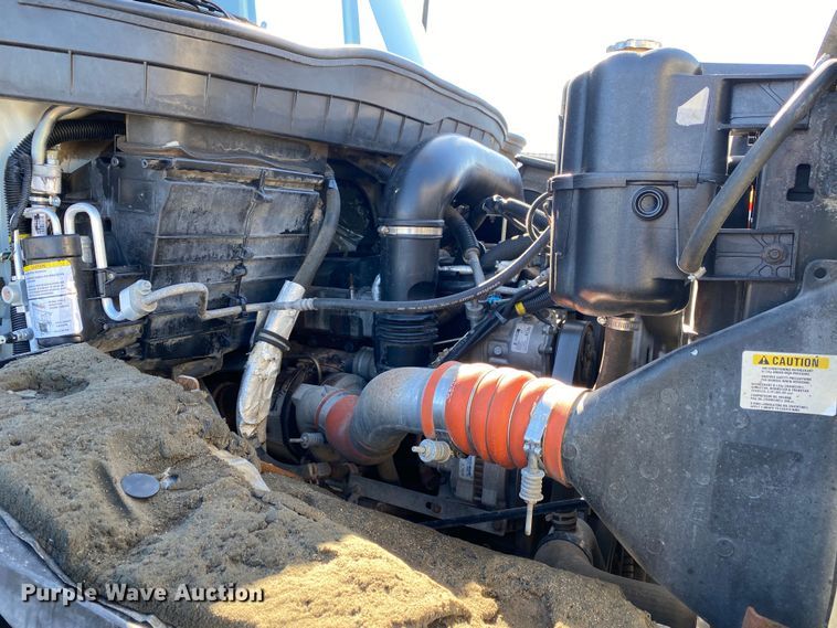 image for item JW9176 2009 International SX525  digger derrick truck