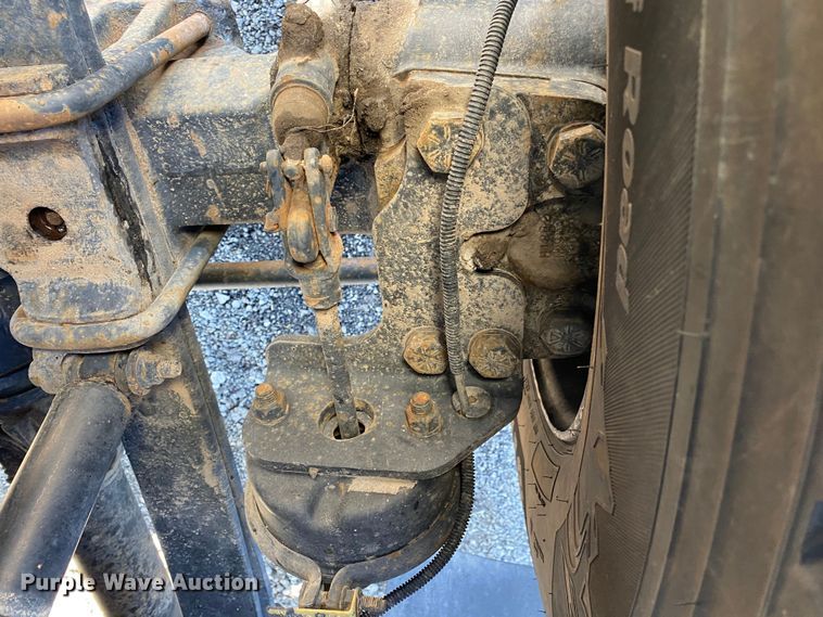 image for item JW9176 2009 International SX525  digger derrick truck