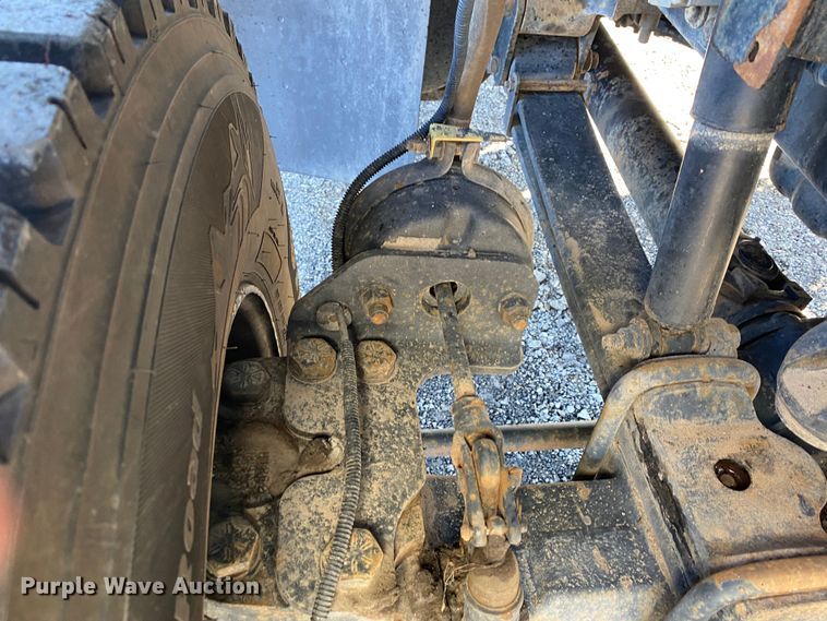 image for item JW9176 2009 International SX525  digger derrick truck