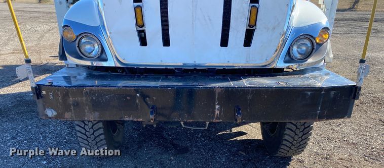 image for item JW9176 2009 International SX525  digger derrick truck