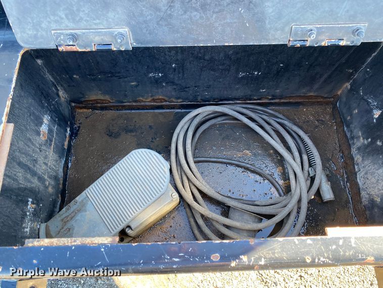 image for item JW9176 2009 International SX525  digger derrick truck