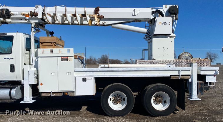 image for item JW9176 2009 International SX525  digger derrick truck