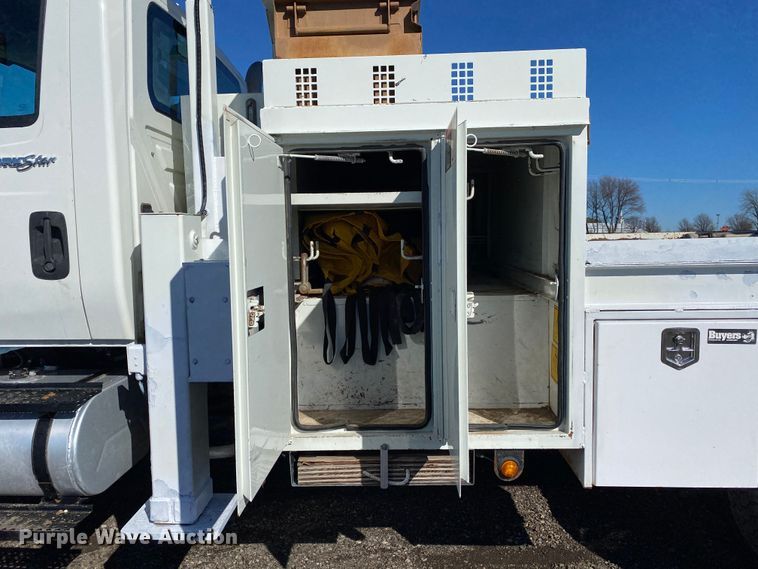 image for item JW9176 2009 International SX525  digger derrick truck