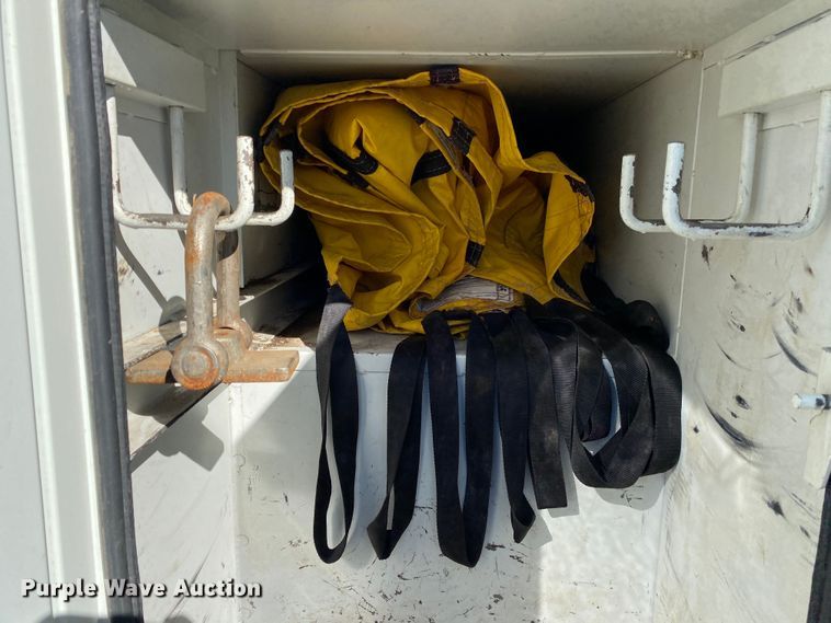 image for item JW9176 2009 International SX525  digger derrick truck