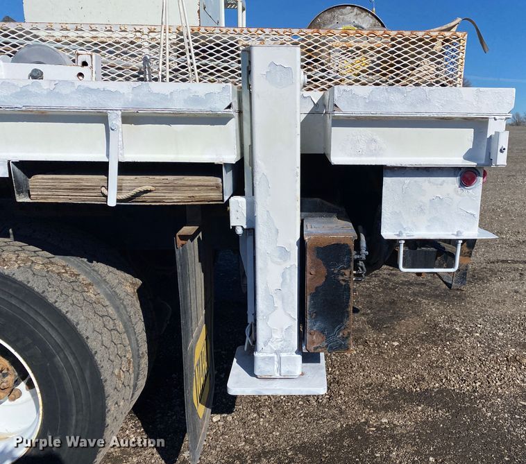 image for item JW9176 2009 International SX525  digger derrick truck