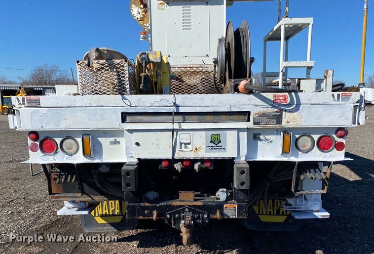 image for item JW9176 2009 International SX525  digger derrick truck