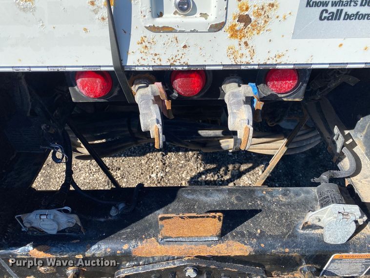 image for item JW9176 2009 International SX525  digger derrick truck