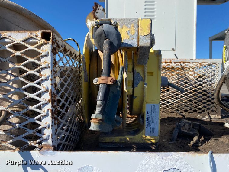 image for item JW9176 2009 International SX525  digger derrick truck