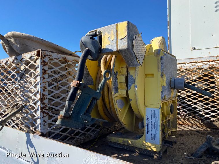 image for item JW9176 2009 International SX525  digger derrick truck