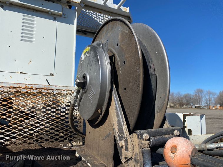 image for item JW9176 2009 International SX525  digger derrick truck