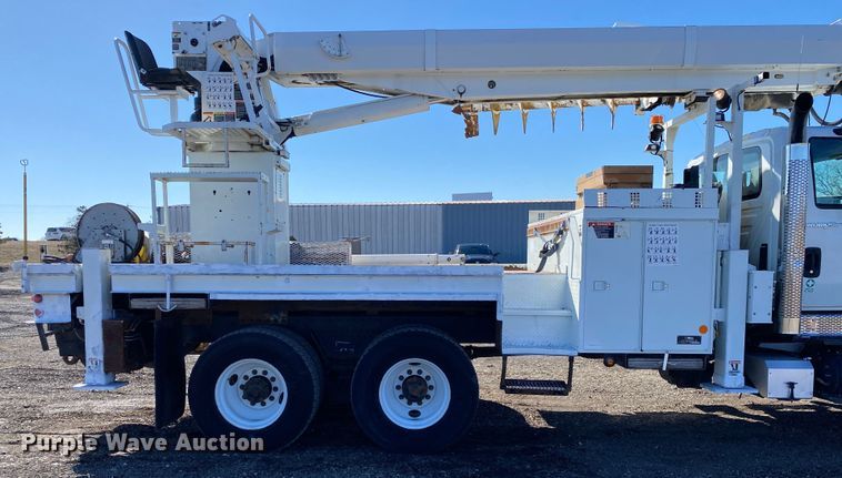 image for item JW9176 2009 International SX525  digger derrick truck