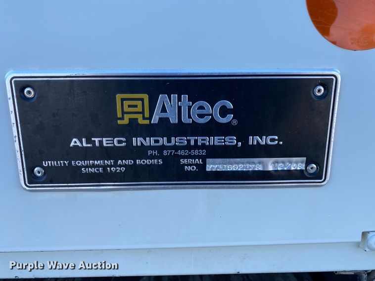 image for item JW9176 2009 International SX525  digger derrick truck