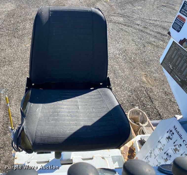 image for item JW9176 2009 International SX525  digger derrick truck