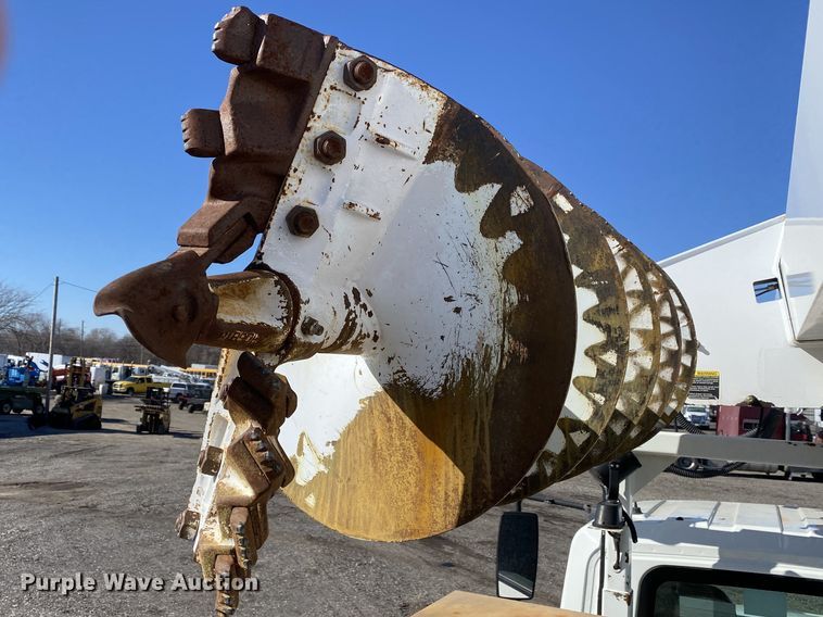 image for item JW9176 2009 International SX525  digger derrick truck