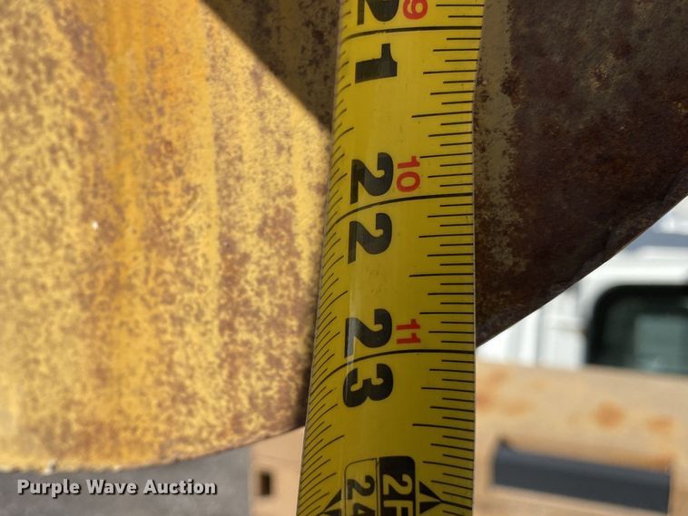 image for item JW9176 2009 International SX525  digger derrick truck